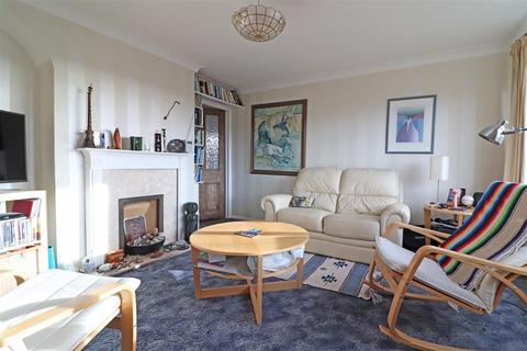 120 Brambletye Park Road, Redhill, RH1 6EJ