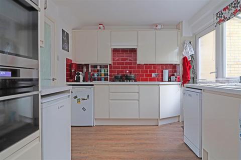 120 Brambletye Park Road, Redhill, RH1 6EJ