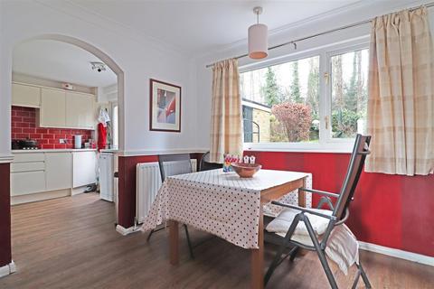 120 Brambletye Park Road, Redhill, RH1 6EJ