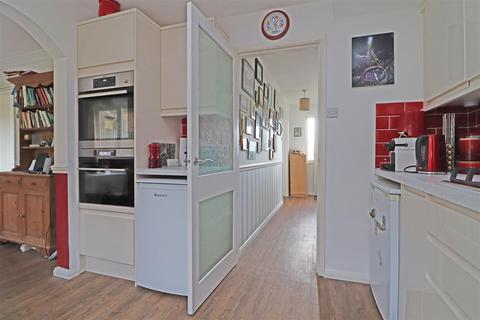 120 Brambletye Park Road, Redhill, RH1 6EJ