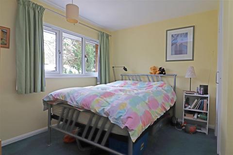 120 Brambletye Park Road, Redhill, RH1 6EJ