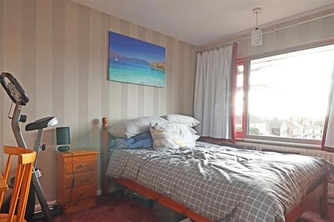 120 Brambletye Park Road, Redhill, RH1 6EJ