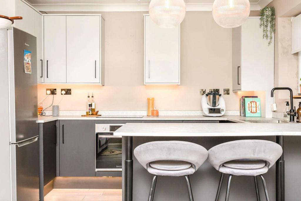 Portland Road, Hove 3 bed property for sale £325,000