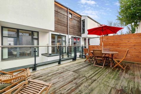1 Gerards Place, London, SW4 7AZ