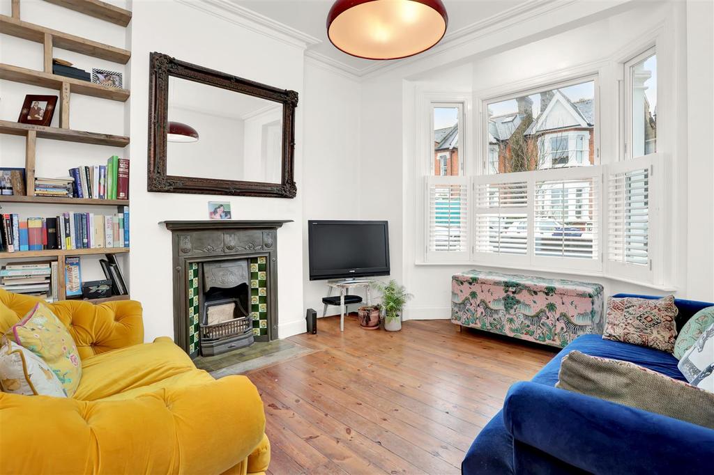 Grove Avenue, Hanwell 4 bed semidetached house £3,500 pcm (£808 pw)