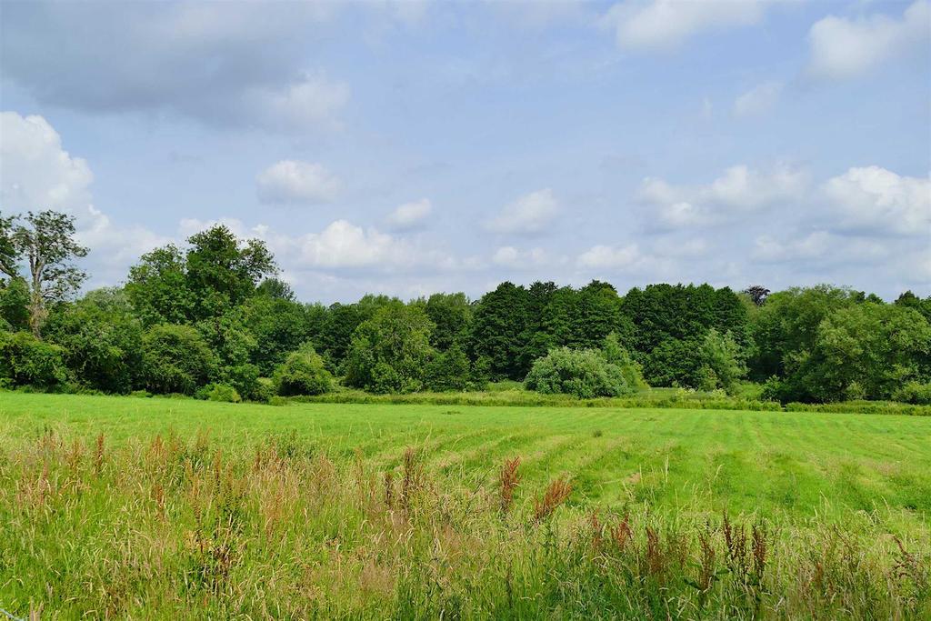 Bowood View, Calne 3 bed semidetached house for sale £289,995