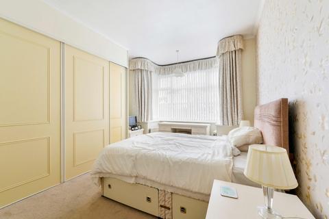 105 Meadow Walk, Epsom, KT19 0BB