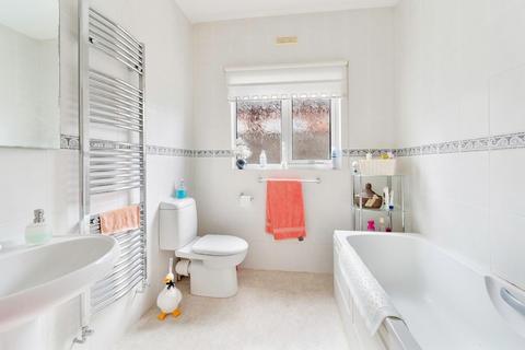 105 Meadow Walk, Epsom, KT19 0BB