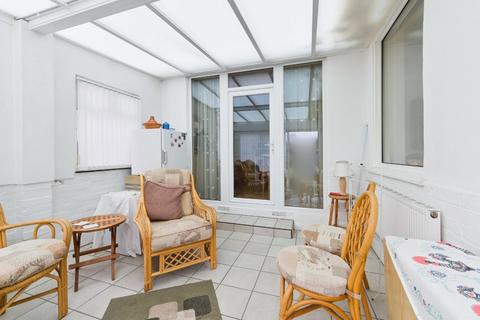 105 Meadow Walk, Epsom, KT19 0BB