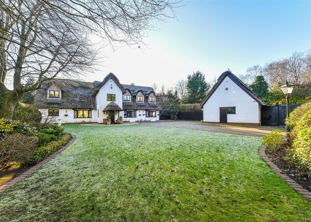 Little Thatch, Feiashill Road, Trysull 2 bed detached house £3,750
