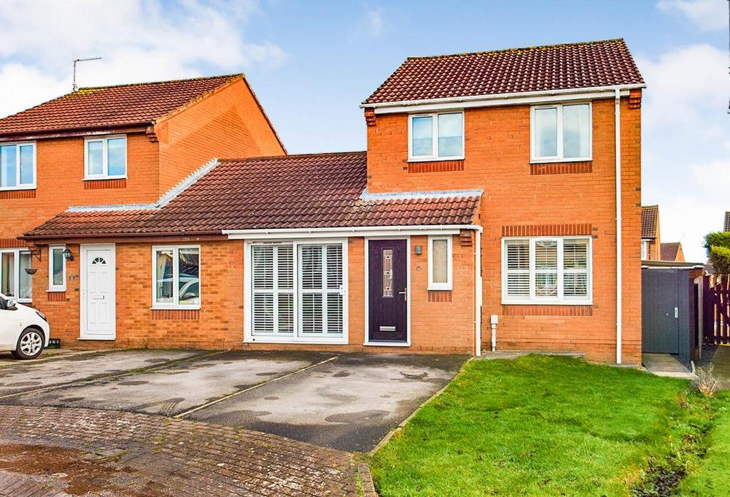 Pelham Close, Beverley 4 bed link detached house £290,000
