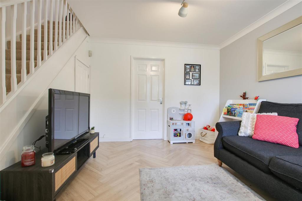 Primrose Drive, Hertford 2 bed terraced house £375,000