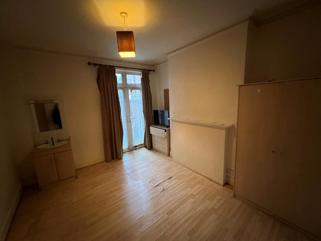 Bedroom 2 T202301161211.jpg