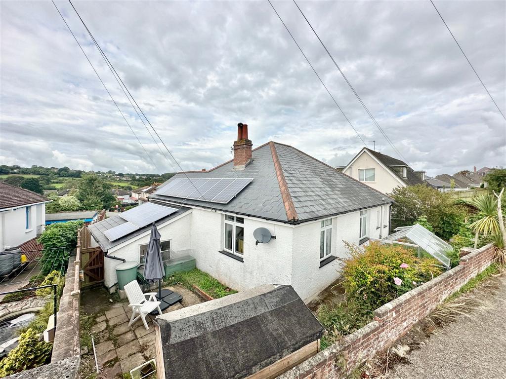 Southey Drive, Kingskerswell, Newton Abbot 2 bed detached bungalow for