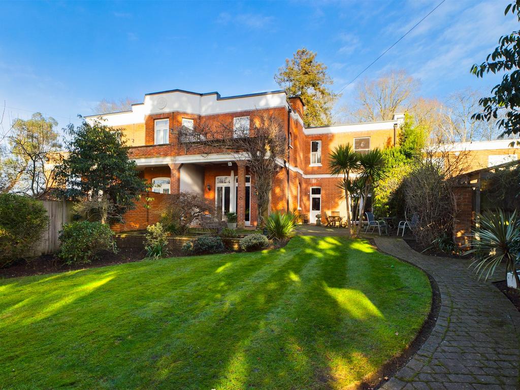 St. Anns Hill Road, Chertsey, Surrey, KT16 4 bed house for sale £950,000