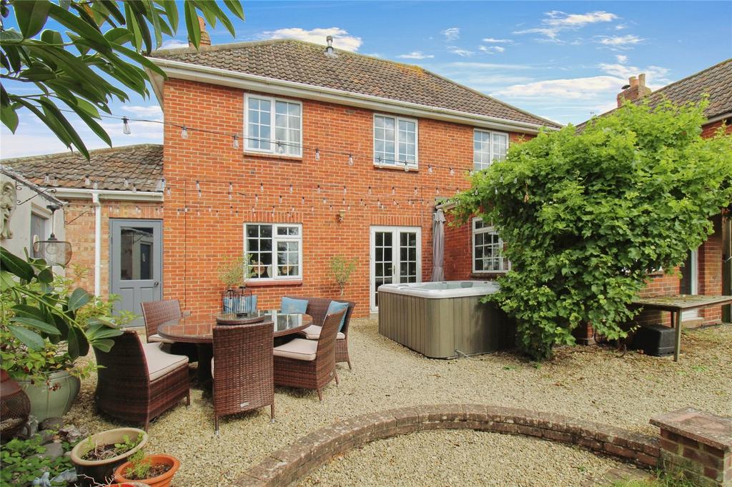 Silver Street Lane, Trowbridge 3 bed detached house for sale £415,000