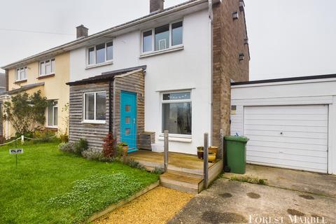 3 bedroom semi-detached house to rent, Oakfield Close, Frome
