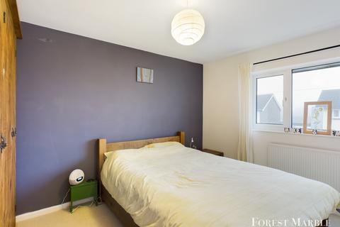 3 bedroom semi-detached house to rent, Oakfield Close, Frome