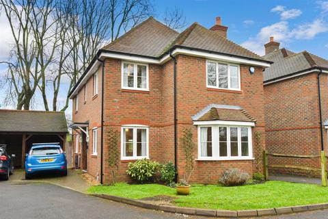 4 bedroom detached house for sale - Pine Close, Chichester, West Sussex