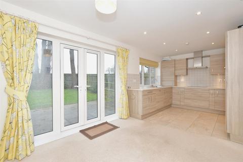 4 bedroom detached house for sale - Pine Close, Chichester, West Sussex
