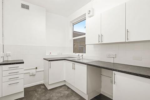 82 Bathurst Gardens, London, NW10 5HY