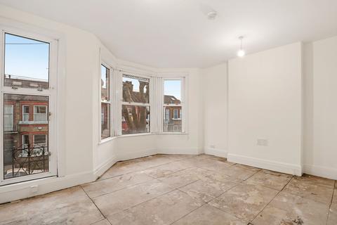 82 Bathurst Gardens, London, NW10 5HY