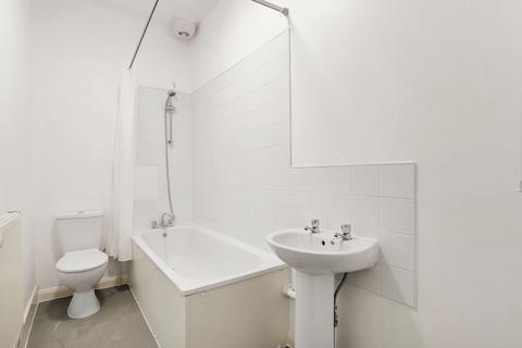 82 Bathurst Gardens, London, NW10 5HY