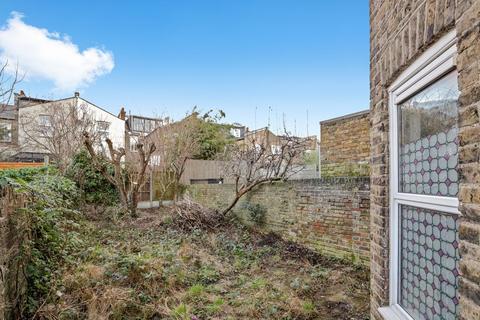 82 Bathurst Gardens, London, NW10 5HY