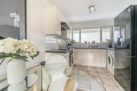 16 Chislet Close, Beckenham, BR3 1UB