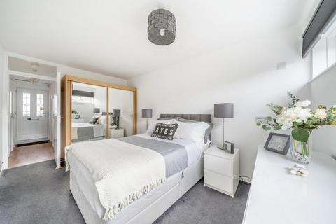 16 Chislet Close, Beckenham, BR3 1UB