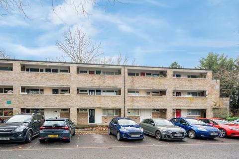 16 Chislet Close, Beckenham, BR3 1UB