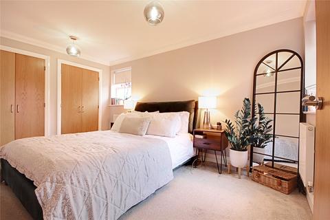 2 bedroom flat to rent - Bycullah Road, Enfield, EN2