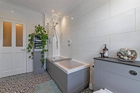 5 Cape Road, St Albans, AL1 5DJ
