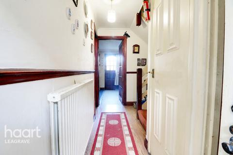 3 bedroom semi-detached house for sale - Olympic Close, Luton
