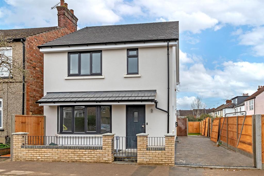 Cambridge Road, St. Albans 3 bed detached house £825,000