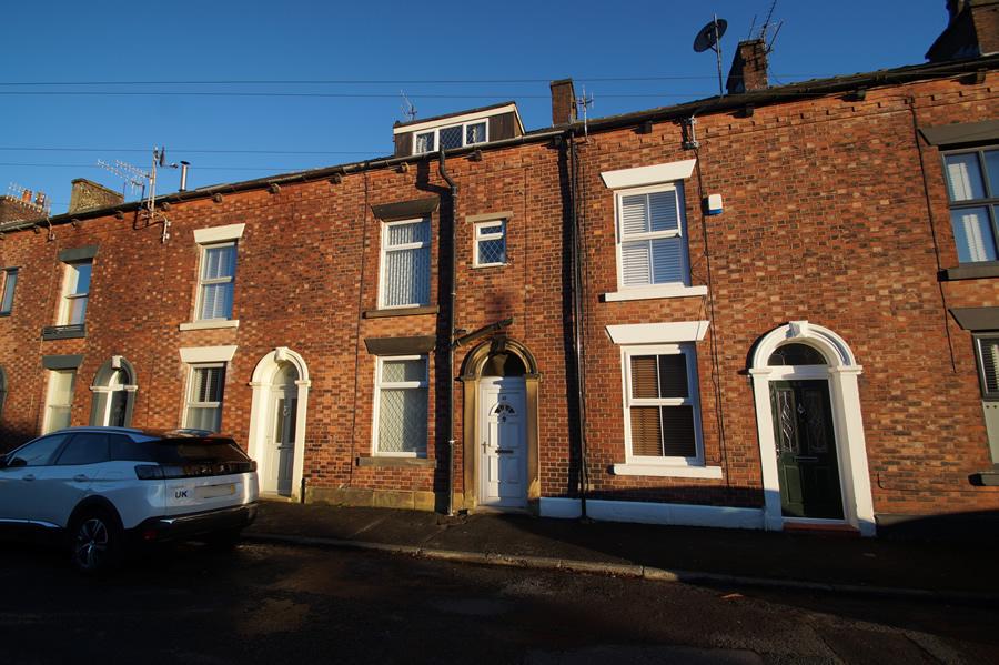 Wellington Road, Greenfield OL3 3 bed terraced house £199,995