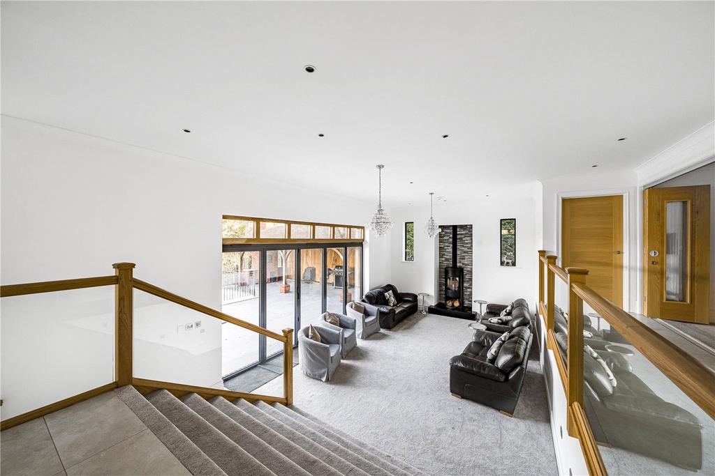 Broomleaf Road, Farnham, Surrey, GU9 5 bed detached house £2,000,000