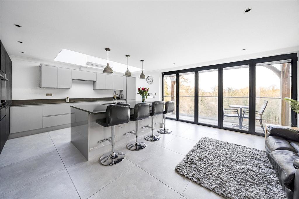 Broomleaf Road, Farnham, Surrey, GU9 5 bed detached house £2,000,000