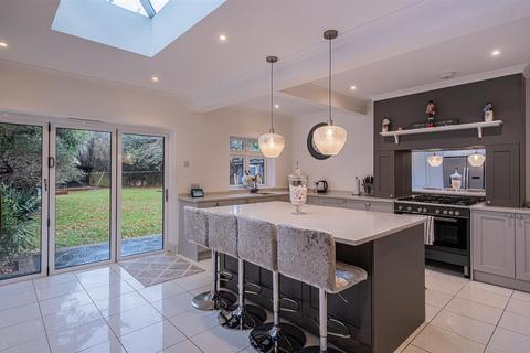 51 Denham Green Close, Denham, Uxbridge, UB9 5NA