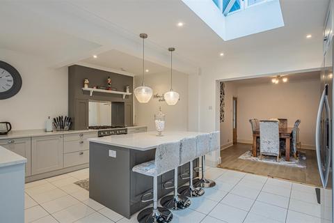 51 Denham Green Close, Denham, Uxbridge, UB9 5NA