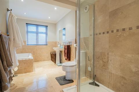 51 Denham Green Close, Denham, Uxbridge, UB9 5NA