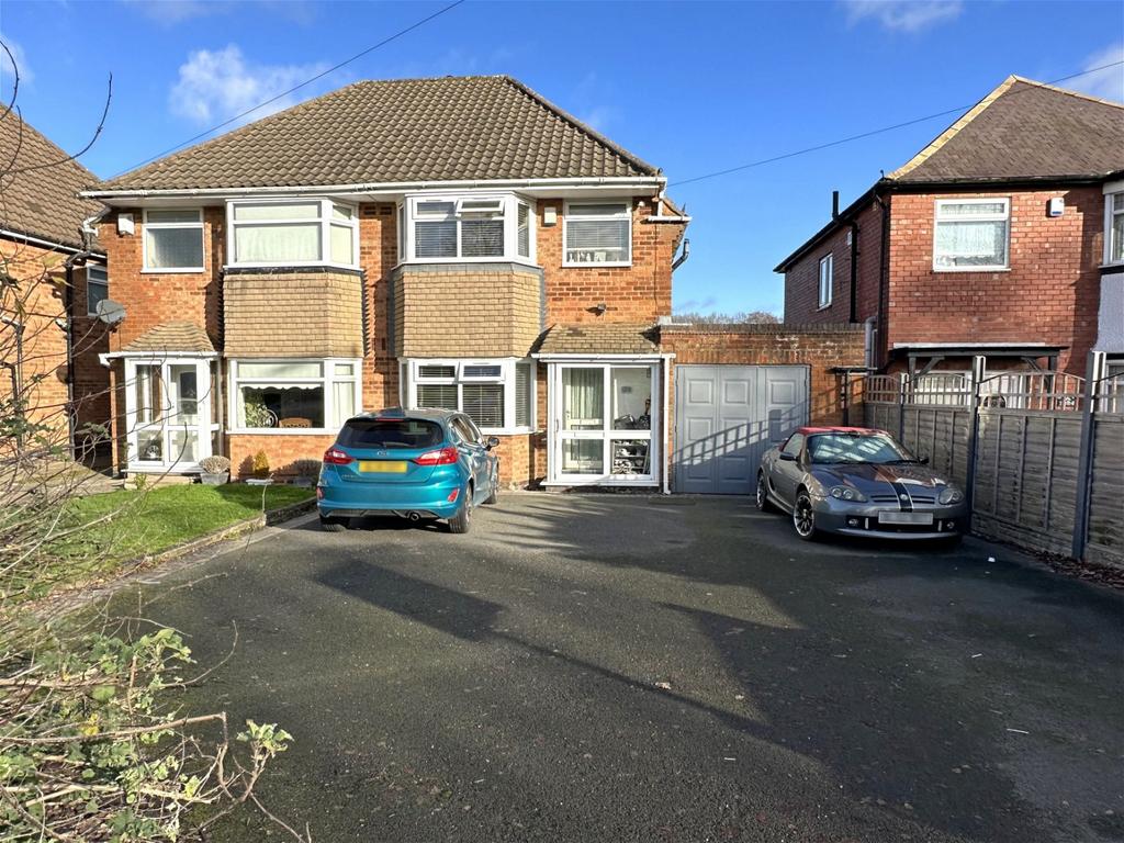 Yardley Wood Road, Shirley, B90 1JY 3 bed semidetached house £275,000
