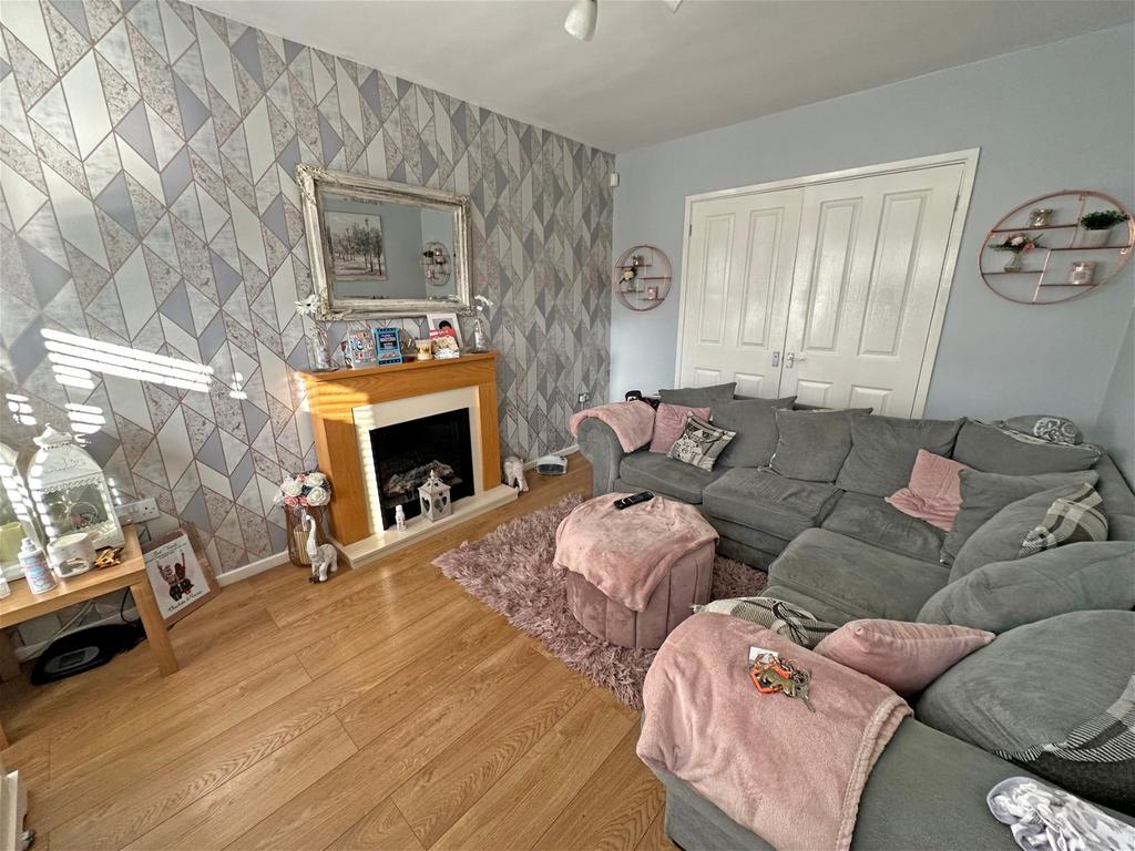 Yardley Wood Road, Shirley, B90 1JY 3 bed semidetached house £275,000