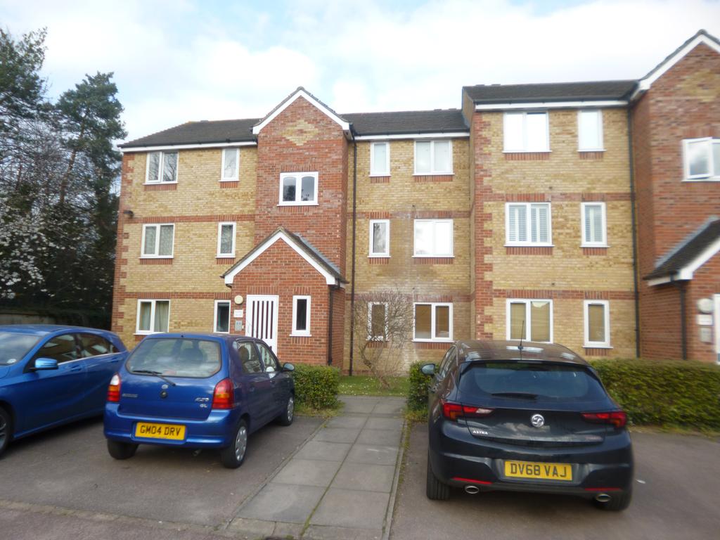 Prestatyn Close, Stevenage SG1 2 bed apartment to rent £945 pcm (£218 pw)