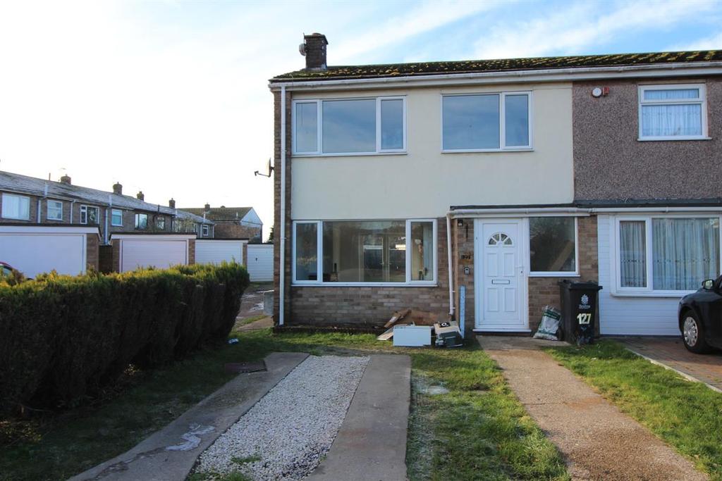Coopers Lane, ClactononSea 3 bed semidetached house £1,100 pcm (£