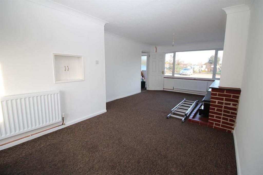 Coopers Lane, ClactononSea 3 bed semidetached house £1,100 pcm (£