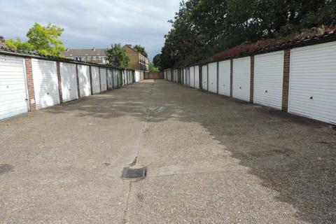 Garage to rent - Redbridge Lane East, Ilford IG4