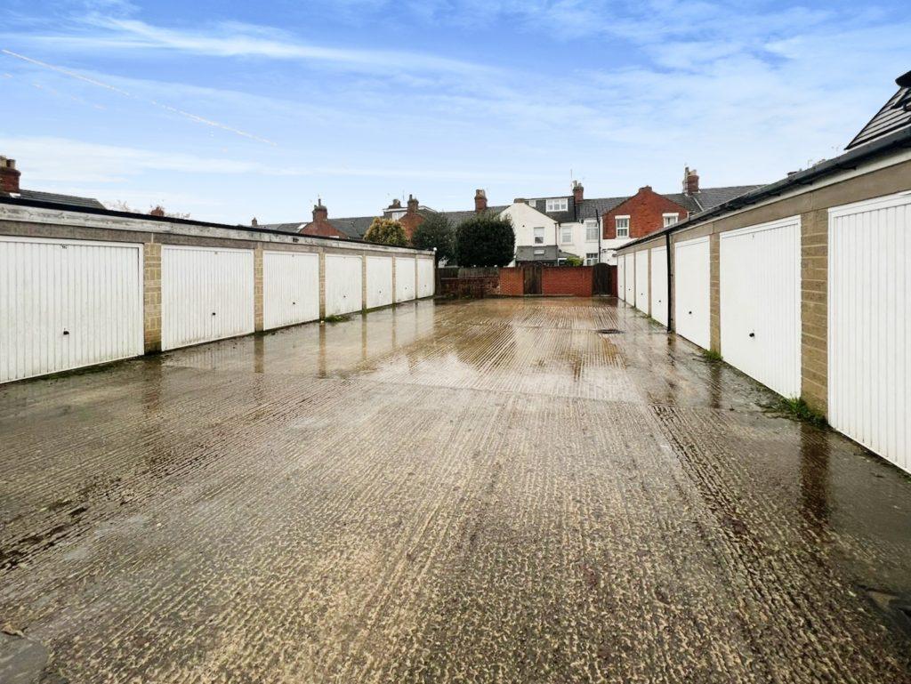 Lethbridge Road, Old Town, Swindon... Garage £350,000