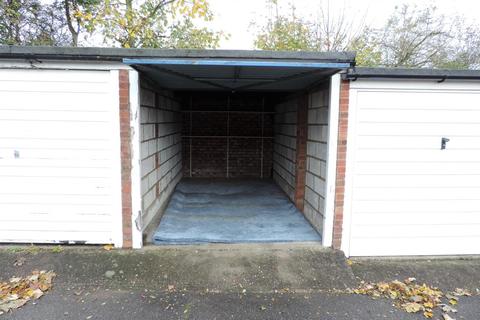 Garage to rent - Gordon Road, London E18