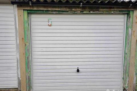 Garage to rent, Bycullah Road, Enfield EN2